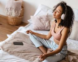 La conexión entre la meditación y la mejora del sueño