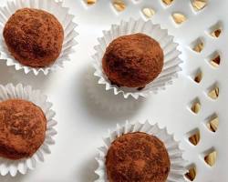 Trufas de dátiles y almendras