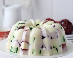 Gelatina de mosaico con leche condensada