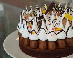 Brownies decorados con dulces